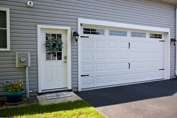 24/7 Emergency Garage Door Panel Replacement experts in Holualoa, HI